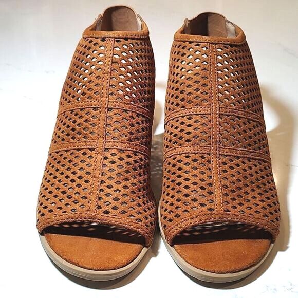 American Eagle Brown Laser Cut Peep Toe Sandals Size 6.5 - Picture 2 of 10